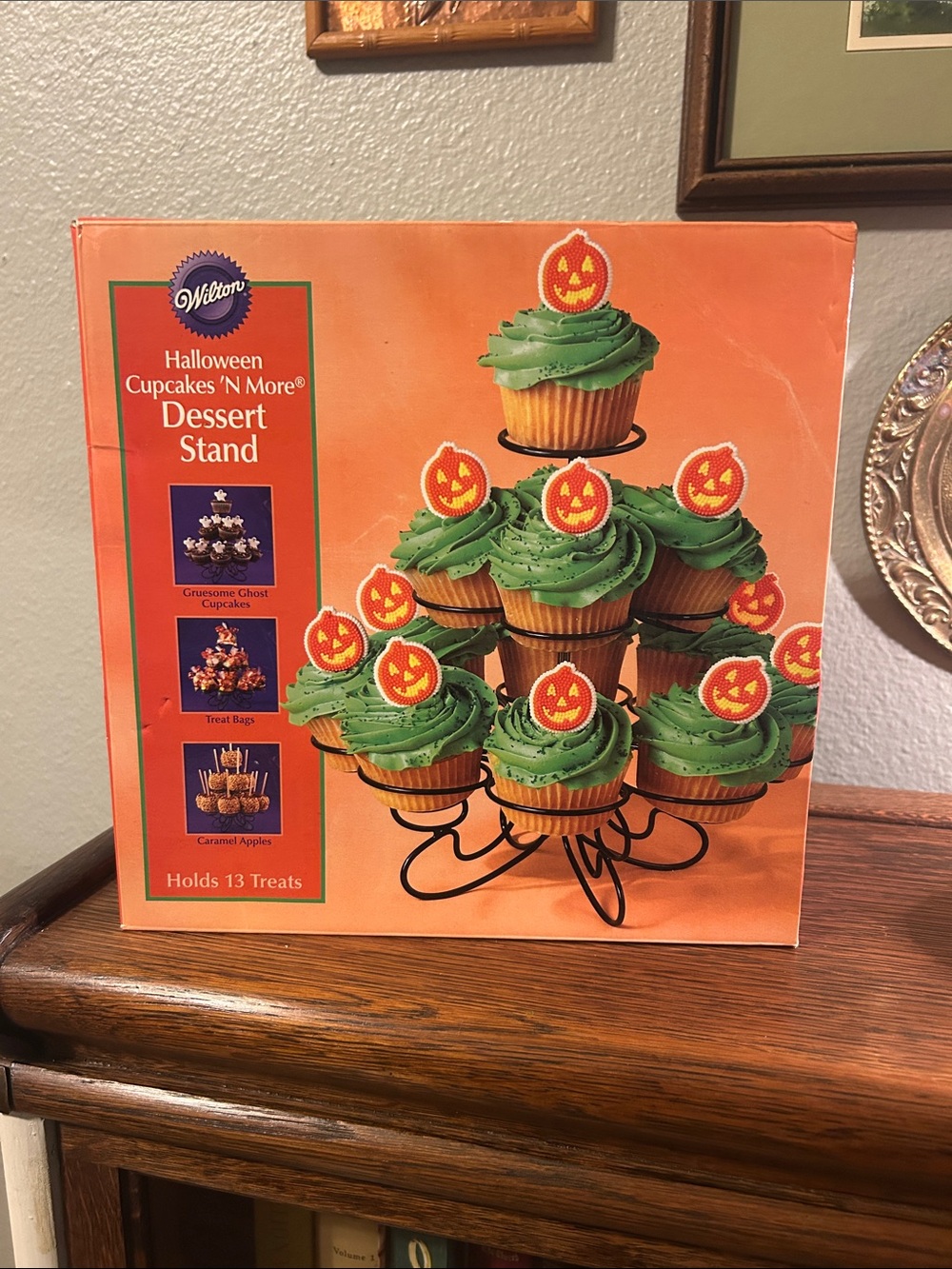 NIB WILTON Cupcakes n More Dessert Stand Holds 13